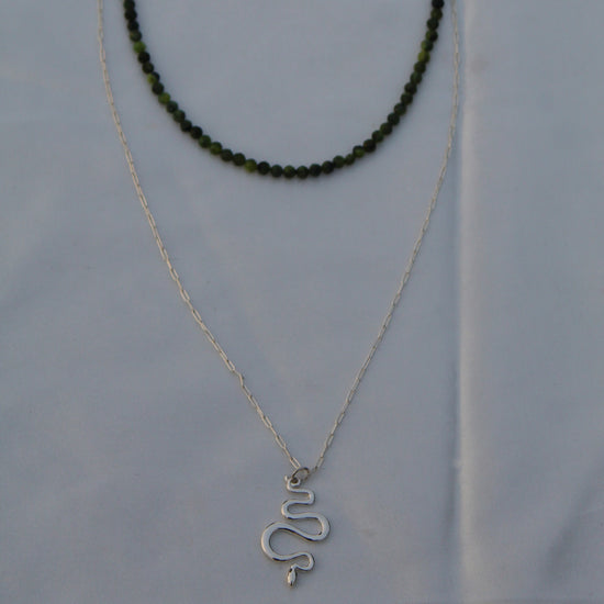 Load image into Gallery viewer, Jade Serpent Necklace Set
