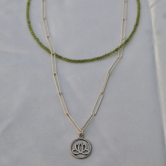 Load image into Gallery viewer, Lotus Peridot Necklace Set
